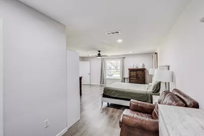 709 SW Dallas Street, Grand Prairie, TX 75051 - Photo 23