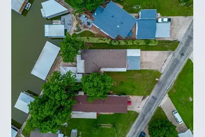 4006 Lands End Court, Granbury, TX 76048 - Photo 13