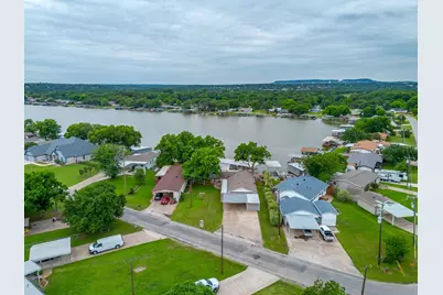 4006 Lands End Court, Granbury, TX 76048 - Photo 9