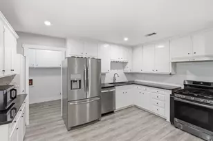 205 W Huitt Ln, Euless, TX 76040 - Photo 5