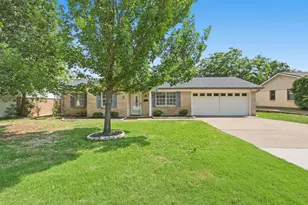 205 W Huitt Ln, Euless, TX 76040 - Photo 1