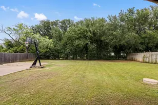 405 Granbury Ct, Granbury, TX 76049 - Photo 7