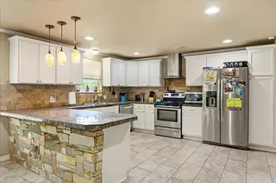 405 Granbury Ct, Granbury, TX 76049 - Photo 11