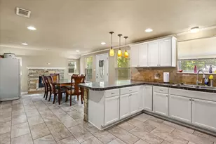 405 Granbury Ct, Granbury, TX 76049 - Photo 5