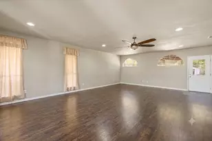405 Granbury Ct, Granbury, TX 76049 - Photo 5