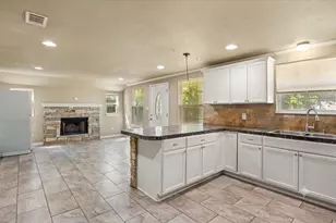 405 Granbury Ct, Granbury, TX 76049 - Photo 3