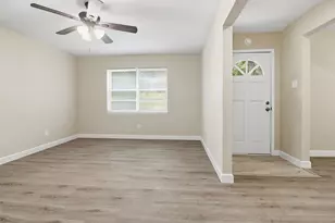 2703 Oak Cliff Ln, Arlington, TX 76012 - Photo 3