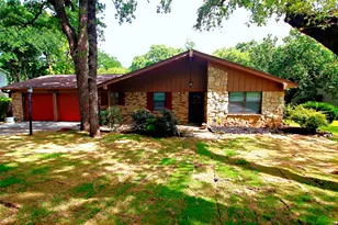 2703 Oak Cliff Ln, Arlington, TX 76012 - Photo 1