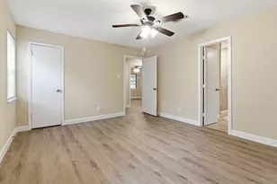 2703 Oak Cliff Ln, Arlington, TX 76012 - Photo 19
