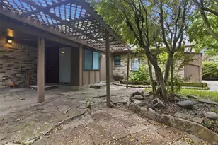2703 Oak Cliff Ln, Arlington, TX 76012 - Photo 23