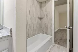 2703 Oak Cliff Ln, Arlington, TX 76012 - Photo 15