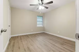 2703 Oak Cliff Ln, Arlington, TX 76012 - Photo 17