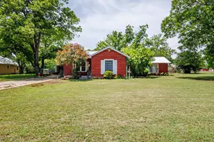 510 S Main St, Rising Star, TX 76471 - Photo 3
