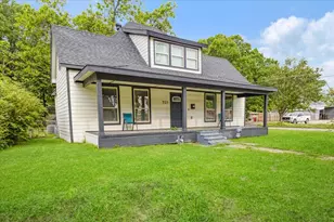 721 Maple St, Bonham, TX 75418 - Photo 1