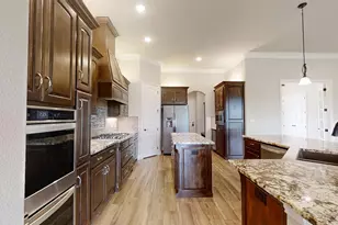 2025 Clive Dr, Granbury, TX 76048 - Photo 7