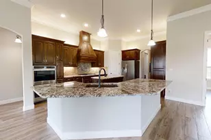 2025 Clive Dr, Granbury, TX 76048 - Photo 7