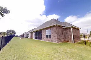 2025 Clive Dr, Granbury, TX 76048 - Photo 25