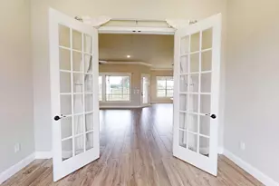 2025 Clive Dr, Granbury, TX 76048 - Photo 17