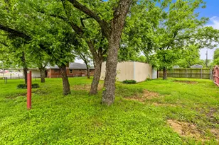 2700 Briarwood Ln, Bellmead, TX 76705 - Photo 15