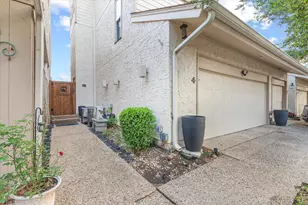 4 Oakbrook Dr, Lewisville, TX 75057 - Photo 3