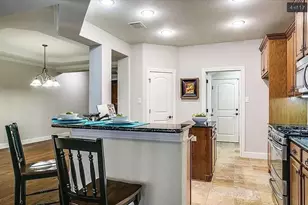 2610 Eagle Cir, Grapevine, TX 76051 - Photo 9