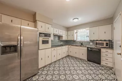733 Bluebonnet Drive, Hurst, TX 76053 - Photo 11