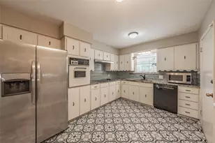 733 Bluebonnet Dr, Hurst, TX 76053 - Photo 11