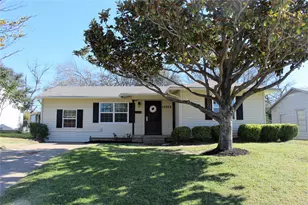 12028 Hoblitzelle Dr, Dallas, TX 75243 - Photo 11