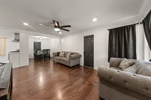 121 Austin St, McGregor, TX 76657 - Photo 3