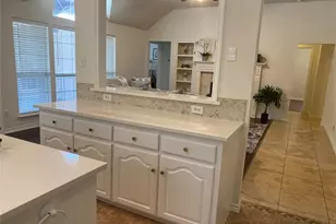 9421 Vista, Irving, TX 75063 - Photo 11
