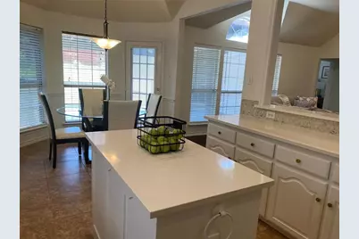9421 Vista, Irving, TX 75063 - Photo 13