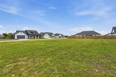 585 Highview Court, Godley, TX 76044 - Photo 3
