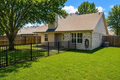 2811 Ravens Court, Arlington, TX 76001 - Photo 3