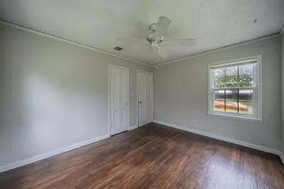 1155 Greenbrier Drive, River Oaks, TX 76114 - Photo 9