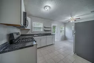 1155 Greenbrier Dr, River Oaks, TX 76114 - Photo 5