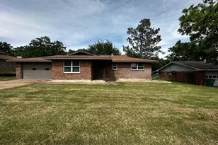 829 N Charlotte Ave, Stephenville, TX 76401 - Photo 1