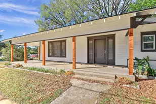 1115 S Rusk Ave, Denison, TX 75020 - Photo 1