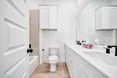 8107 Calhoun Road, Houston, TX 77033 - Photo 15