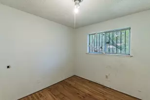 10431 Kinslow Dr, Dallas, TX 75217 - Photo 19