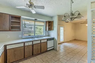 10431 Kinslow Dr, Dallas, TX 75217 - Photo 7