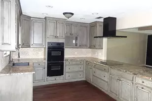 402 S 4th St, Grandview, TX 76050 - Photo 5