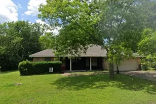 402 S 4th St, Grandview, TX 76050 - Photo 1