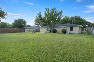 106 Wayne Dr, Sanger, TX 76266 - Photo 23