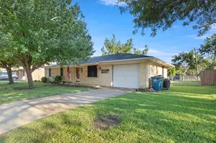 106 Wayne Dr, Sanger, TX 76266 - Photo 3