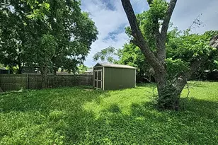 218 S Buffalo Ave, Cleburne, TX 76033 - Photo 15