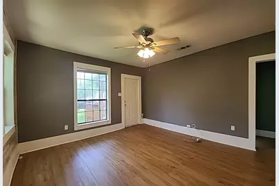 218 S Buffalo Avenue, Cleburne, TX 76033 - Photo 5