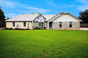 9716 Windsor Cir, Fort Worth, TX 76140 - Photo 3