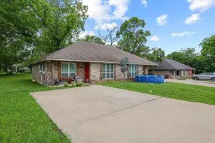 704 Seven Oaks Rd, Bonham, TX 75418 - Photo 1
