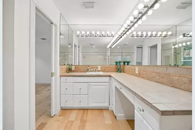 101 E Northgate Drive, Irving, TX 75062 - Photo 23