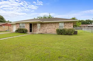 514 N Ave W, Clifton, TX 76634 - Photo 1